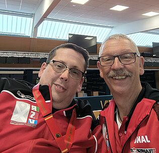 Kevin mit Fachwart Joachim Zimmermann Kevin mit Fachwart Joachim Zimmermann