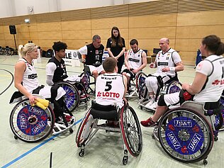 Mannschaftsbesprechung der Dolphins Trier