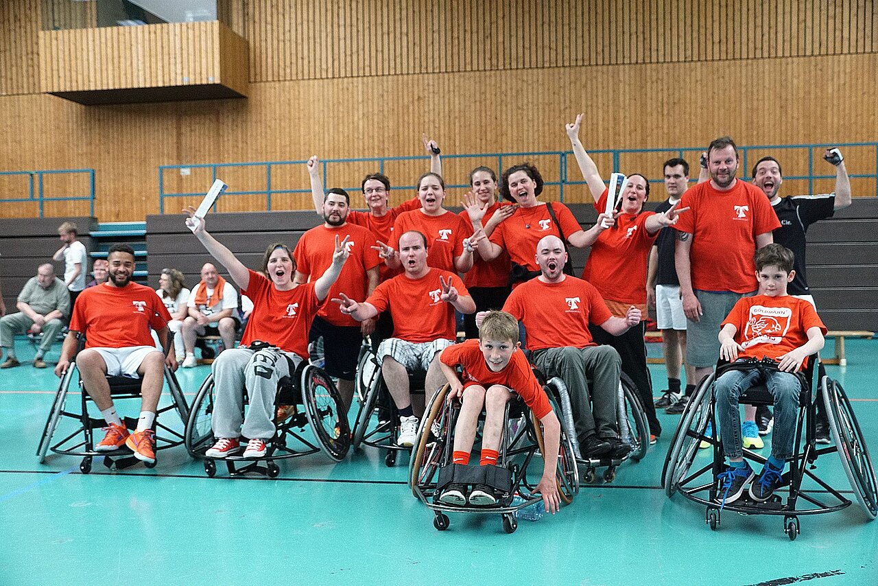 Das Siegerteam Devil Ball Alter 3-58 Jahre