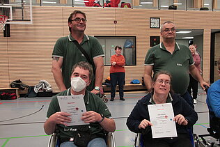 9903 unsere Frankenthaler präsentieren ihre Urkunden.