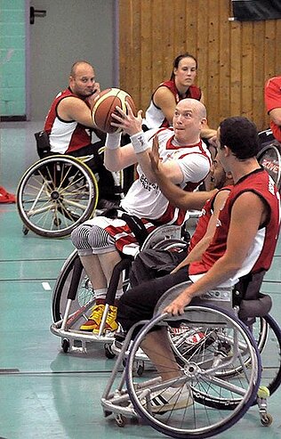 UEberragend-Dirk-Passiwan-fuehrt-Dolphins-zum-Sieg-mit-einem-Triple-Double