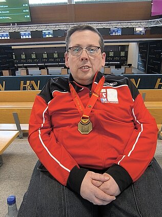 Kevin mit der Bronzemedaille Kevin mit der Bronzemedaille