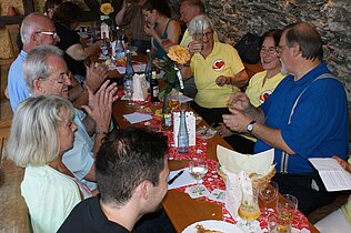 In fröhlicher Runde, die Mitgliedern des SSC-09
